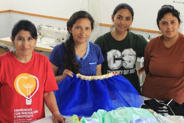 «Cosiendo sueños» en Embarcación