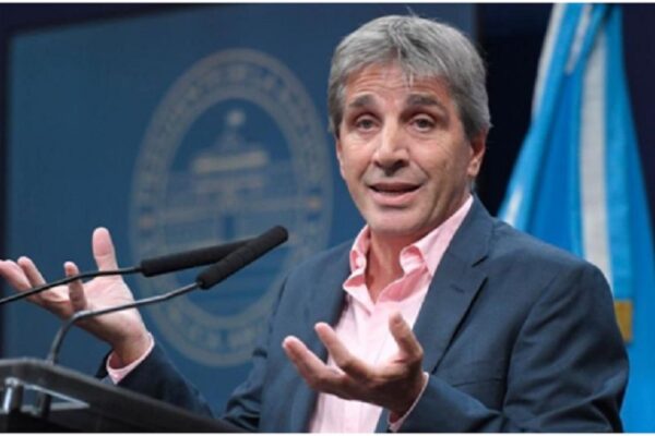 Caputo, al que Milei llamaba chorro en la campaña, dijo que volverá a endeudar a la Argentina con el FMI