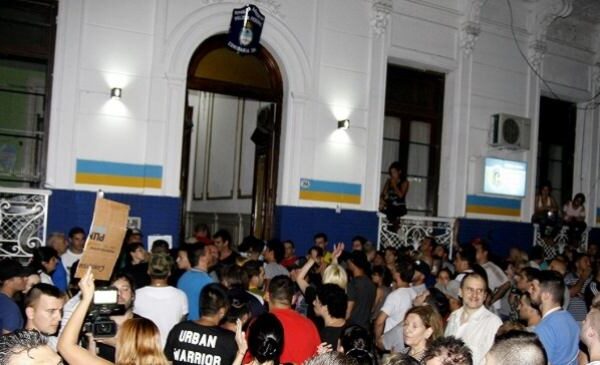 Vecinos de Flores toman la comisaría 38 para reclamar por la muerte de Brian