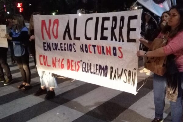Paro docente en la ciudad contra el cierre de las escuelas nocturnas