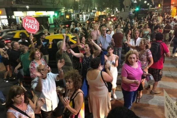 Fue importante el ruidazo contra el tarifazo en Villa Mitre y Paternal