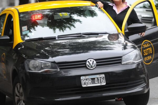 Ciudad: convocatoria para mujeres que quieran ser taxistas