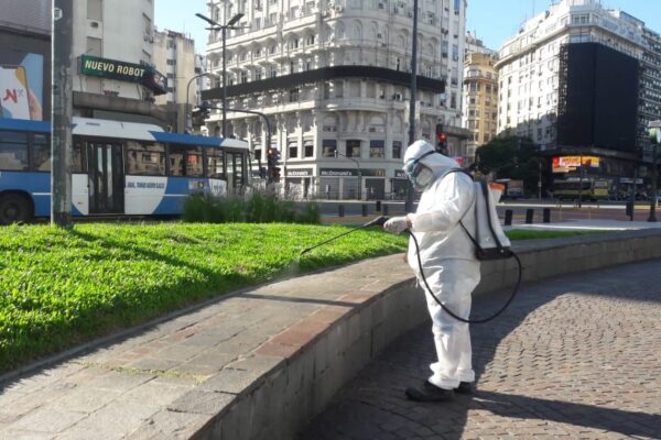 Coronavirus: están desinfectando el Espacio Público en la Ciudad