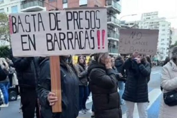 “Cárceles modulares”: fuerte rechazo en tres barrios porteños por los contenedores para albergar presos