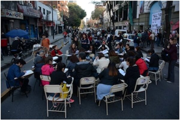 Estudiantes tomaron la Facultad de Filosofía y Letras, y la de Psicología